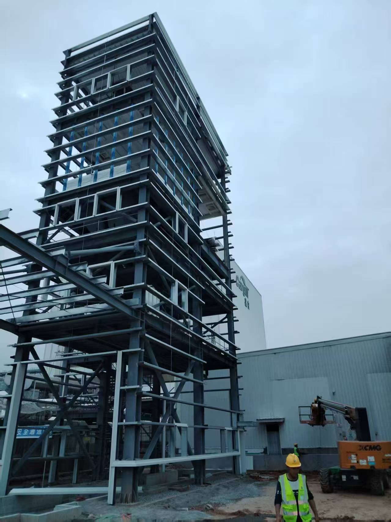 广州钢结构雨棚详细施工流程 钢结构工程,和广州网架项目选择广州经纬钢结构工程有限公司  咨询电话：13925156722