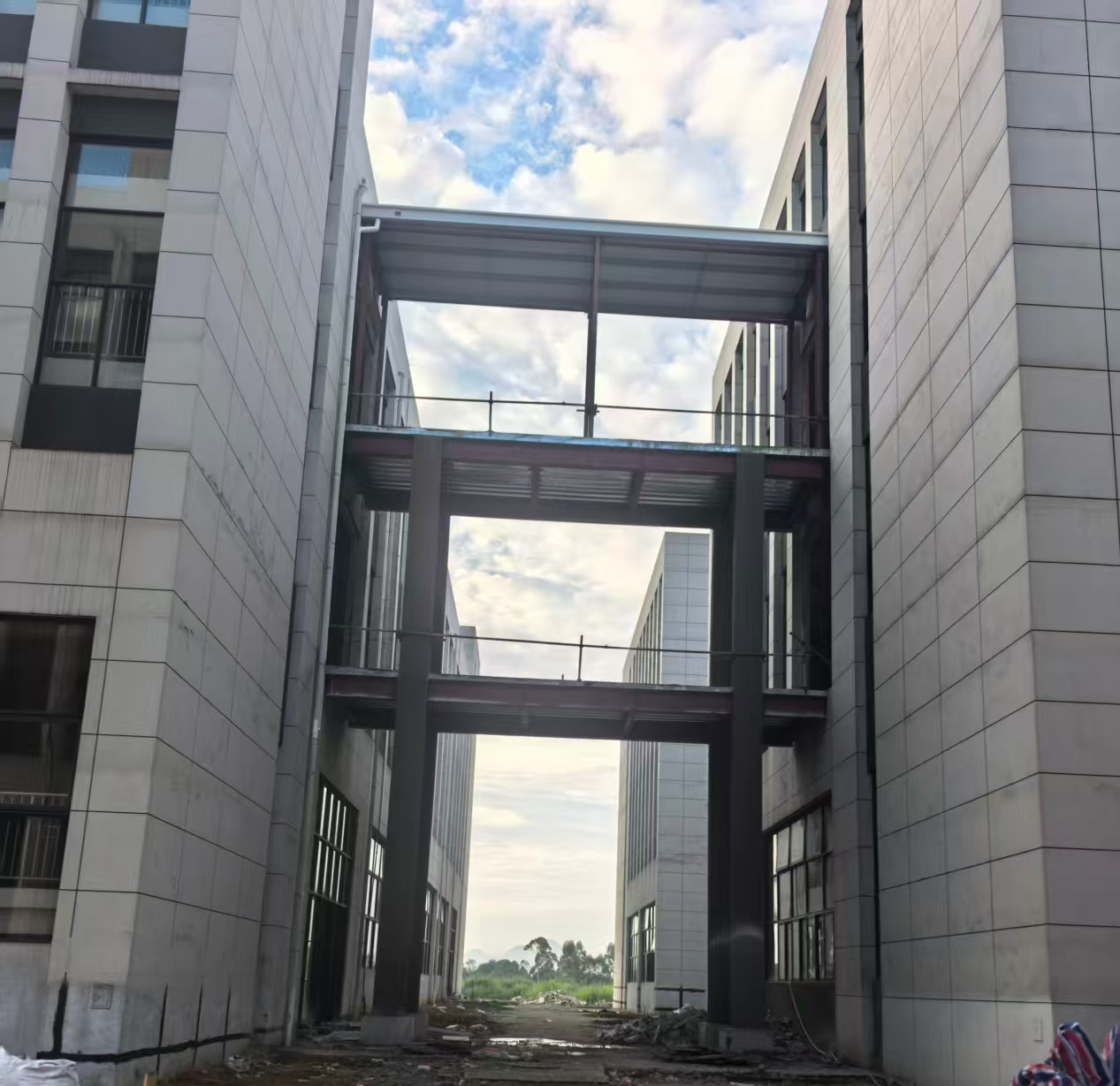 室外连廊钢结构   广州钢结构项目选择广州经纬钢结构工程有限公司 咨询电话：13925156722